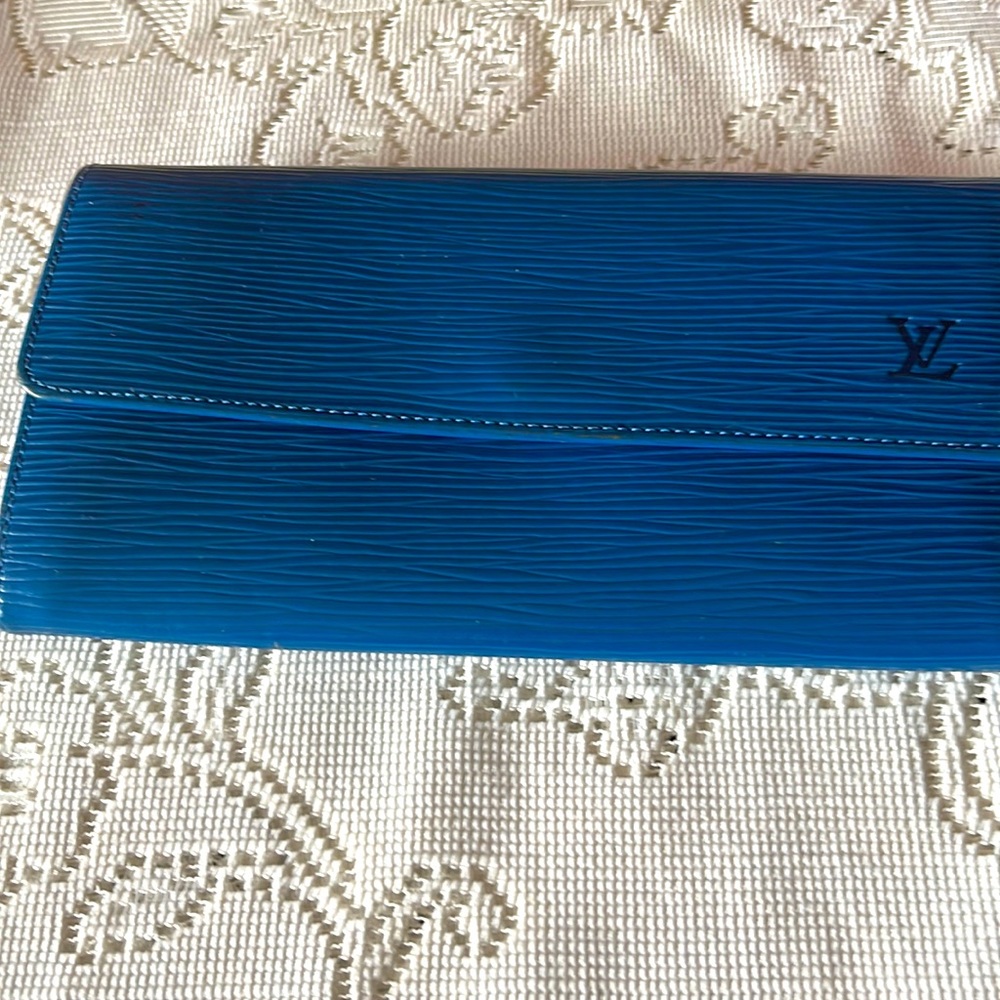 Louis Vuitton long wallet in excellent pre loved condition.